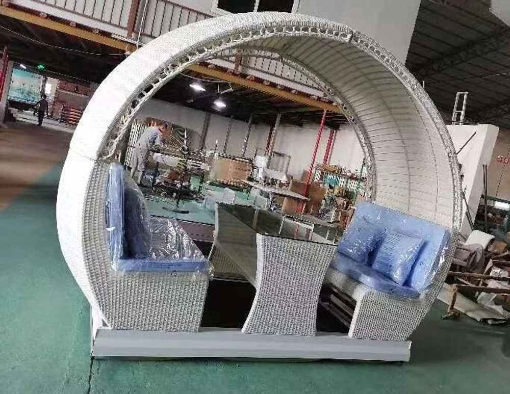 Маятниковые качели со столом Derong из искусственного ротанга, белый|серый