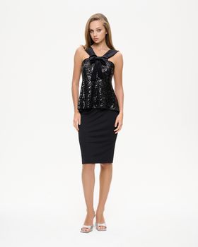 Топ из пайеток и бархата с бантом