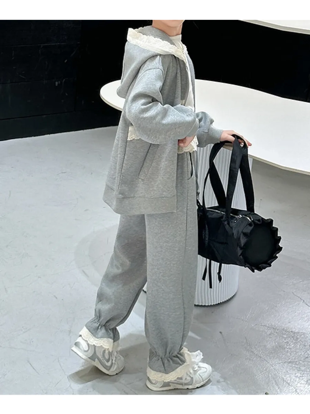 Костюм c кружевом