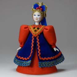 Сувенирная кукла в большой душегрее