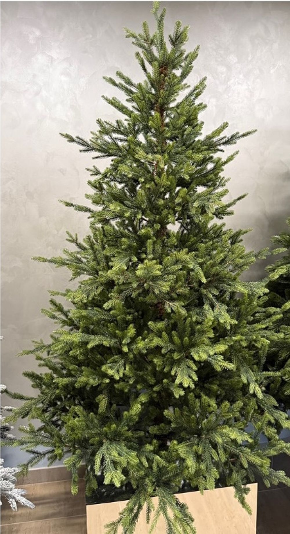 Елка с гирляндой встроенной «Eiffel» Эйфель (Литая хвоя) от 1,8 м до 2,7 м