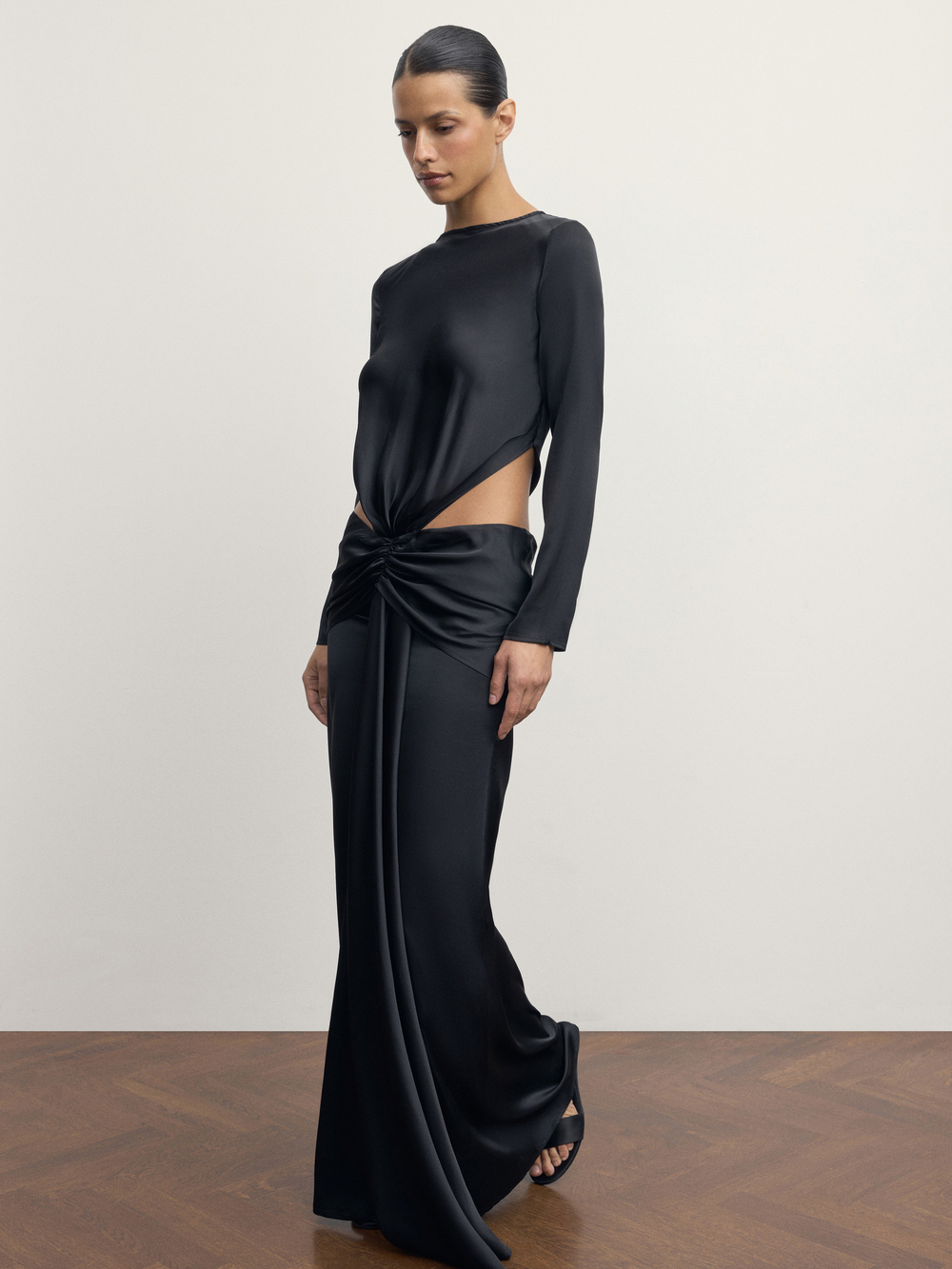 Черное длинное платье с длинным рукавом The Edit