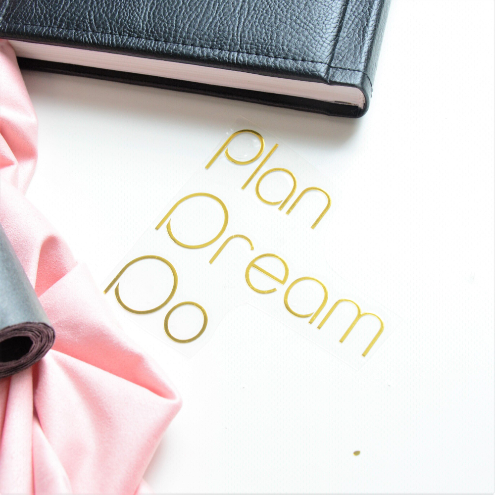 Надпись из термотрансферной пленки "Plan Dream Do", вариант 1