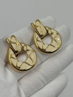 Клипсы с кремовой эмалью Givenchy