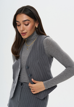 Жилет приталенный