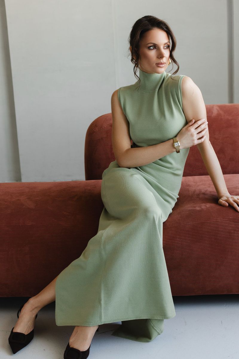 Платье из вискозы со стойкой макси фисташковое