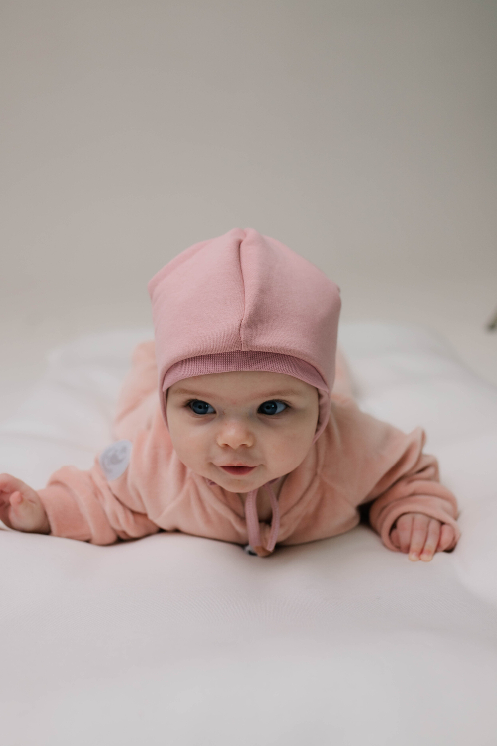 Шапка утеплённая из футера (пудра)