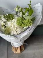 Букет сборный из гортензий, маттиолы, вибурнума, амми и герберы