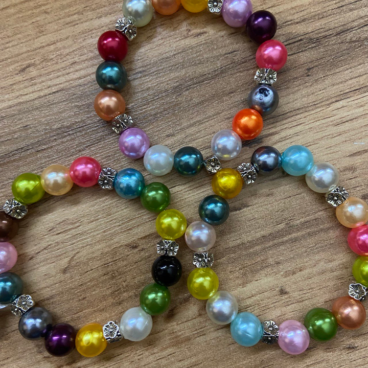 Браслет Разноцветный 15 бусин, 5 цветочков, цвет серебристый