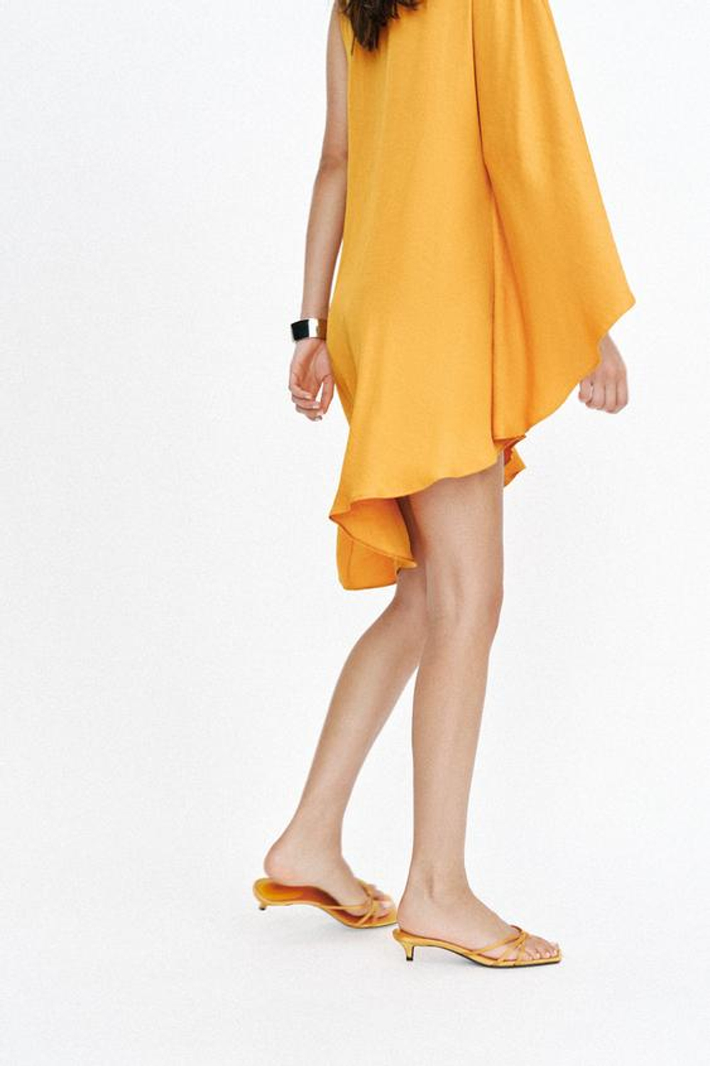 ZARA АСИММЕТРИЧНОЕ ПЛАТЬЕ С ПРЯЖКОЙ, ЖЕЛТЫЙ КАРРИ