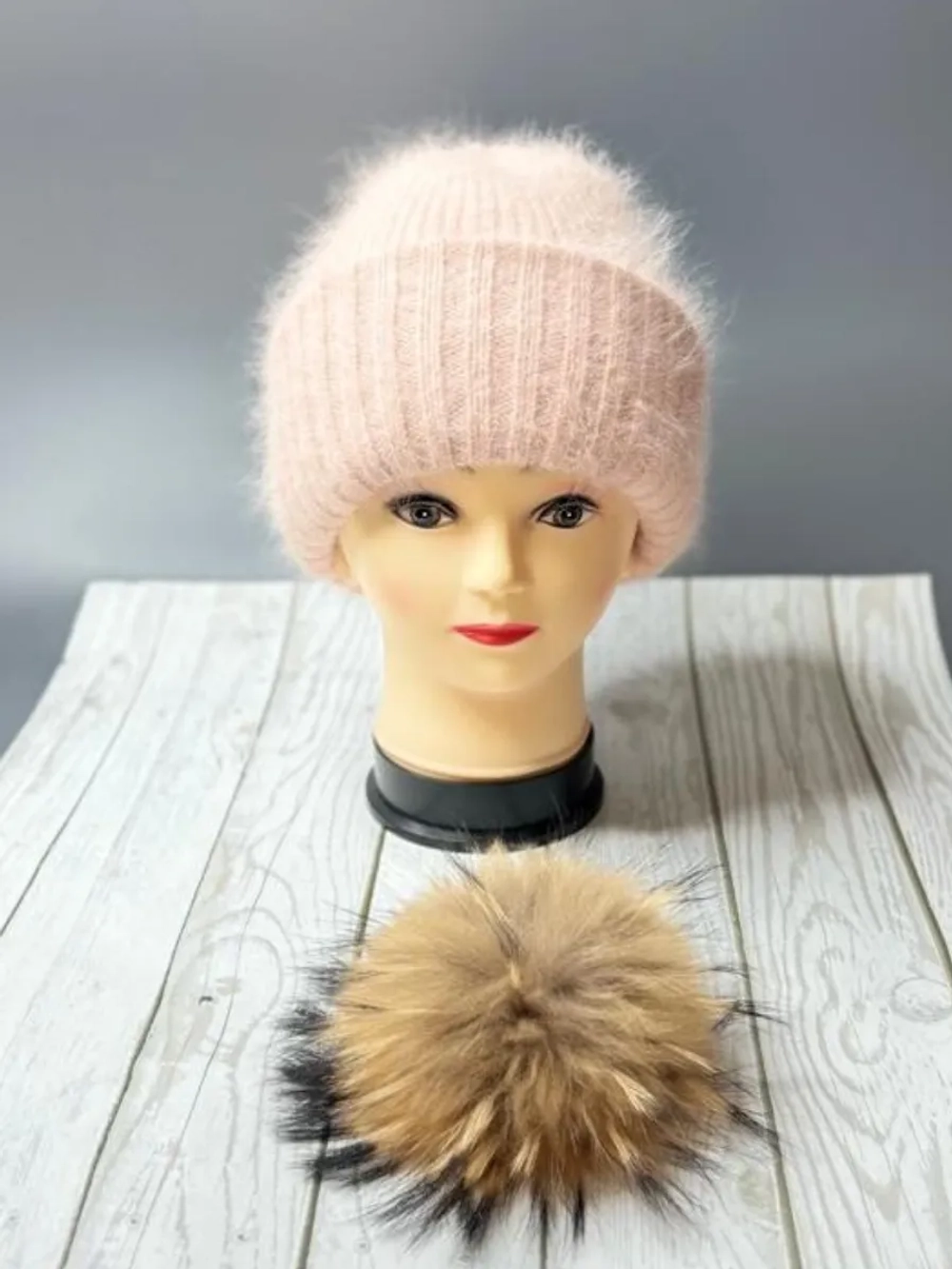 шапка ангора с меховым помпоном зимняя пушистая стильная