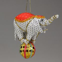 Ёлочная игрушка Слон на шаре