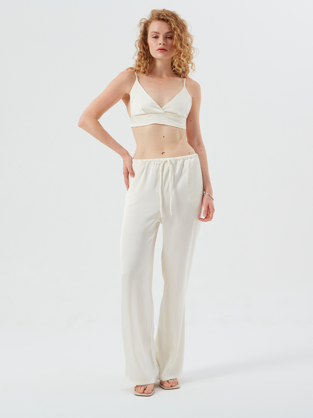 Брюки на кулиске молочные