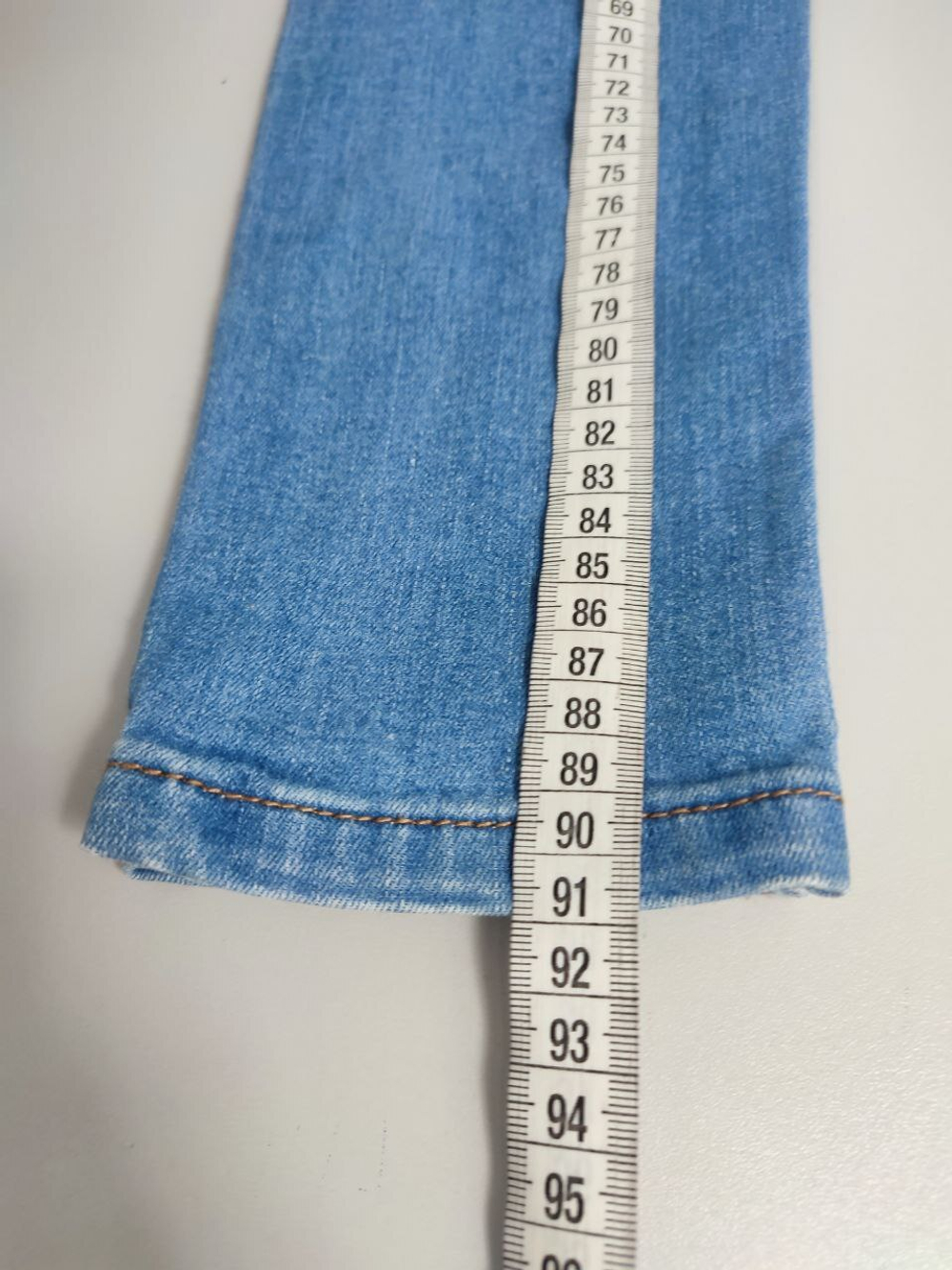 Джинсы светлые на 14-16 лет