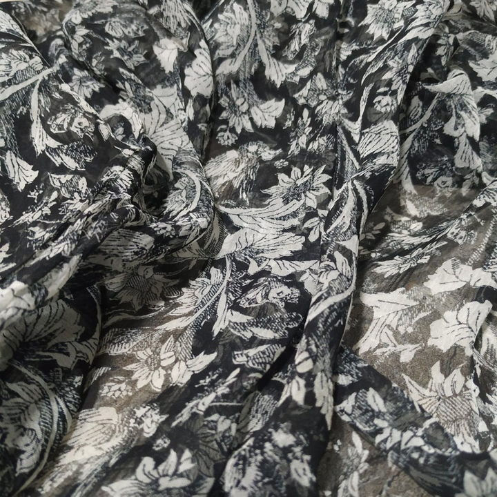 Палантин-парео Вискоза 100% (шифон) Подсолнухи, молочный узор на черном 110x170 см.