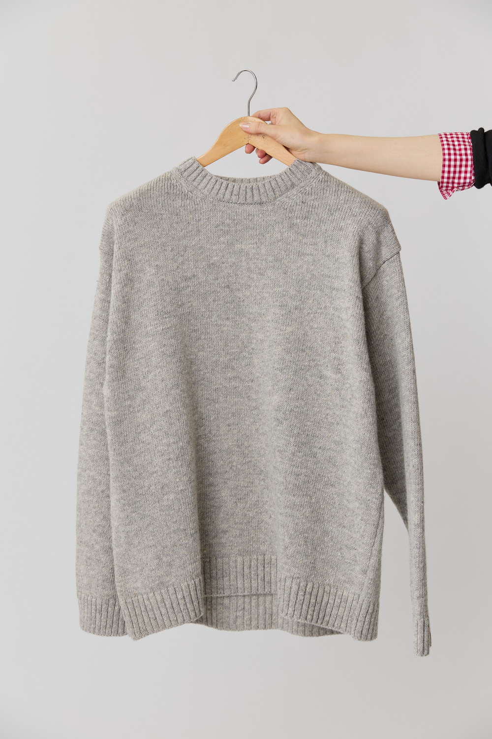 Свитер из шерсти светло-серого цвета