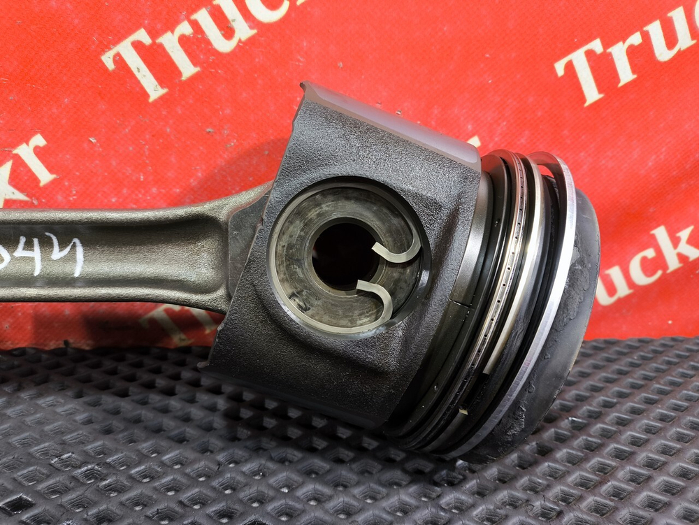 Поршень с шатуном