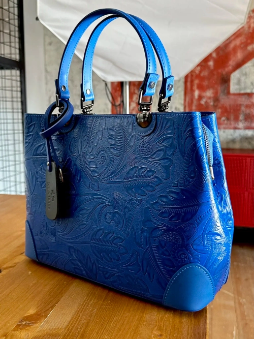 Женская форматная сумка из натуральной кожи королевского синего цвета