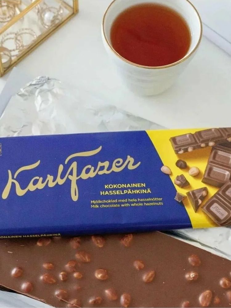 Шоколад молочный Fazer с цельным лесным орехом 200 г