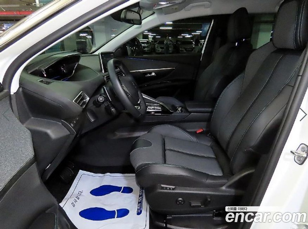 Peugeot 5008 2 Generation 1.2 Pure Tech 알뤼르 (05.2022)