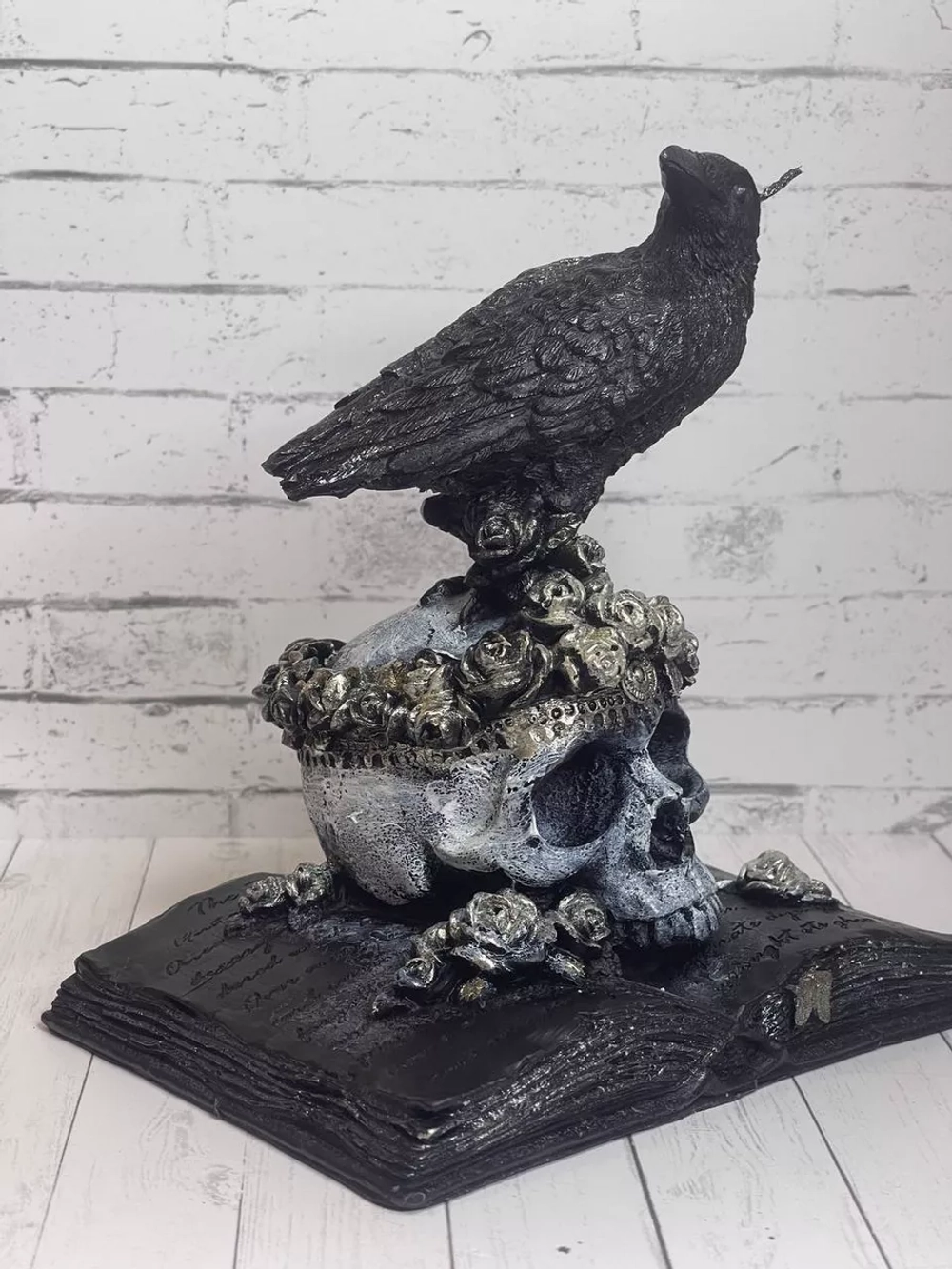 Свеча магическая "Ворон мудрости"