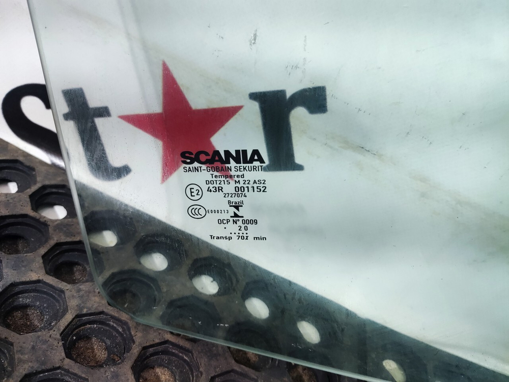 Стекло двери правой 2020г.