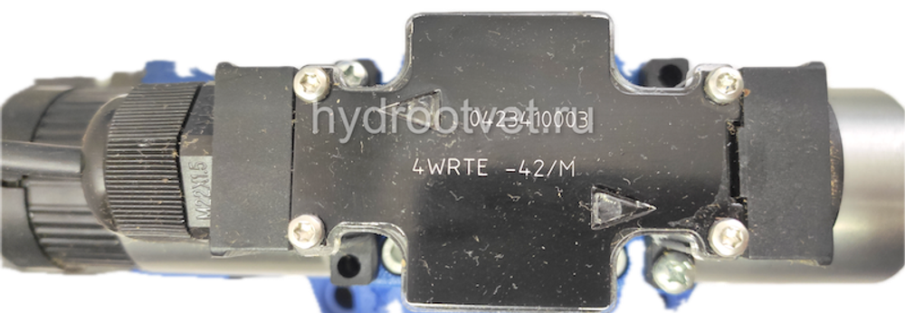 4WRTE16V200L-4X/6EG24K31/A1M - Пропорциональный быстродействующий распределитель с обратной связью по положению золотника и со встроенным усилителем (OBE), Ду16, A1 = ±10 В, номинальный расход 200 л/мин, схема V, каналы управления X и Y = внешние