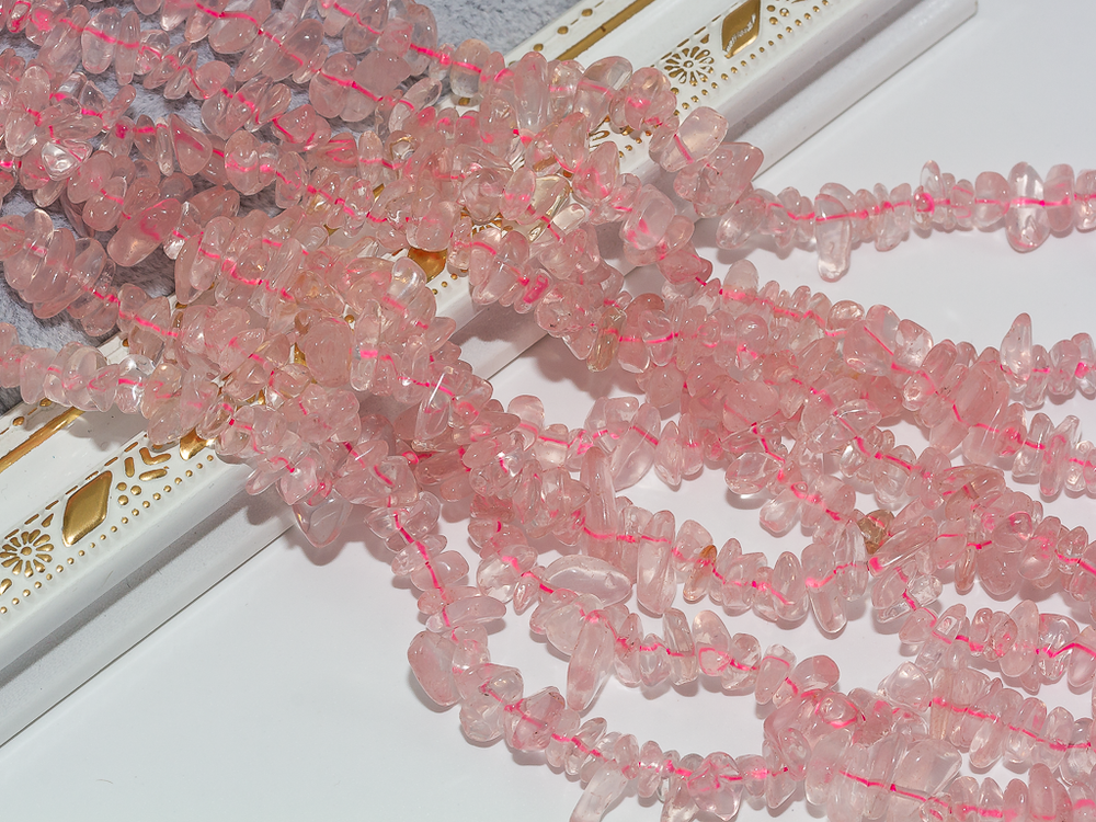 Нить бусин из розового кварца 8-11мм (галька)