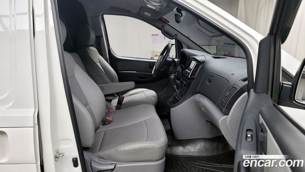 Hyundai The New Grand Starex Van 3-х местный (10.2019)