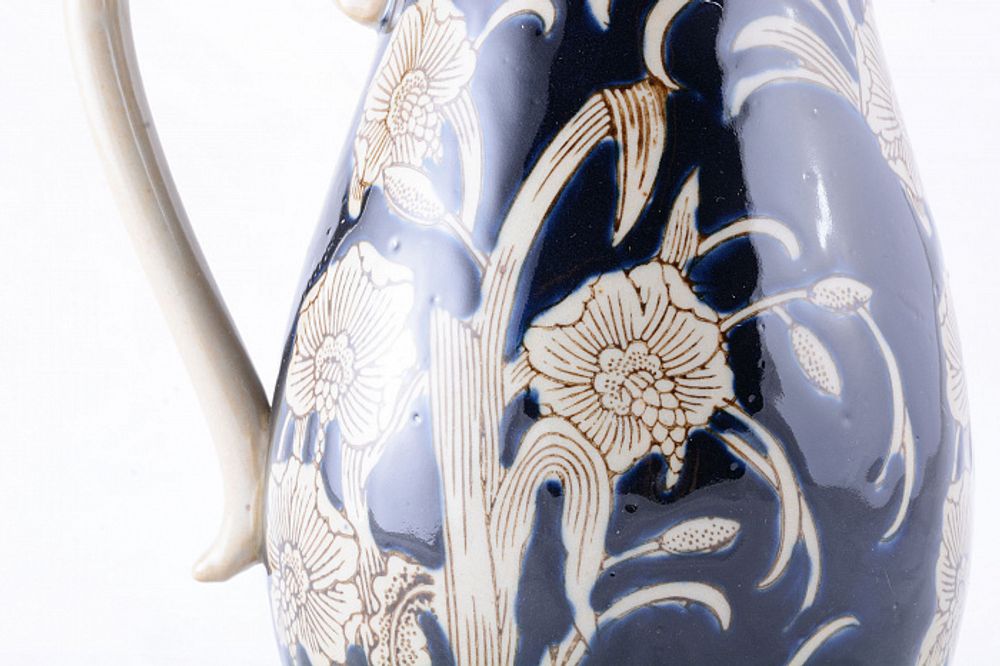 Кувшин "Орхидеи на черном"