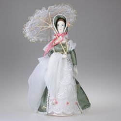 Сувенирная кукла со складным зонтиком в костюме начала 19 века