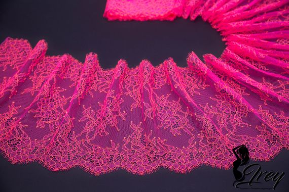 01-11 Кружево шантильи 23 см, розовый неон