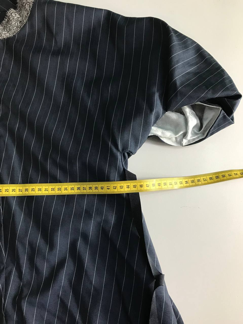 Платье в полоску с ажурным воротником, визуально на 44 размер