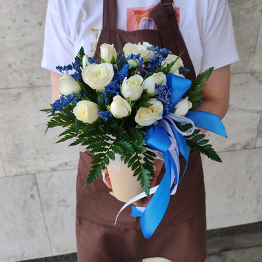 Стаканчик с белой кустовой розой