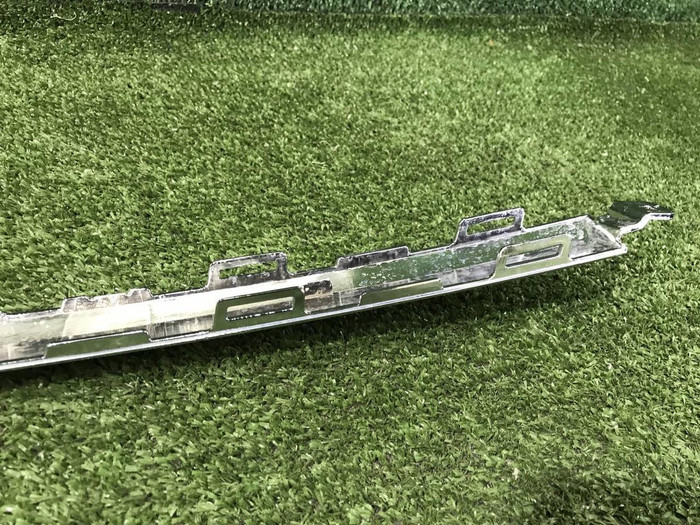 Молдинг заднего бампера Bentley Bentayga (2015-2020)