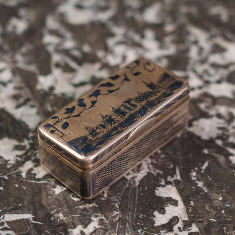 Серебряная табакерка