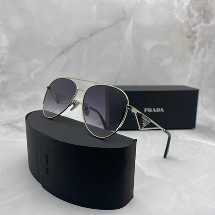 Солнцезащитные очки Prada