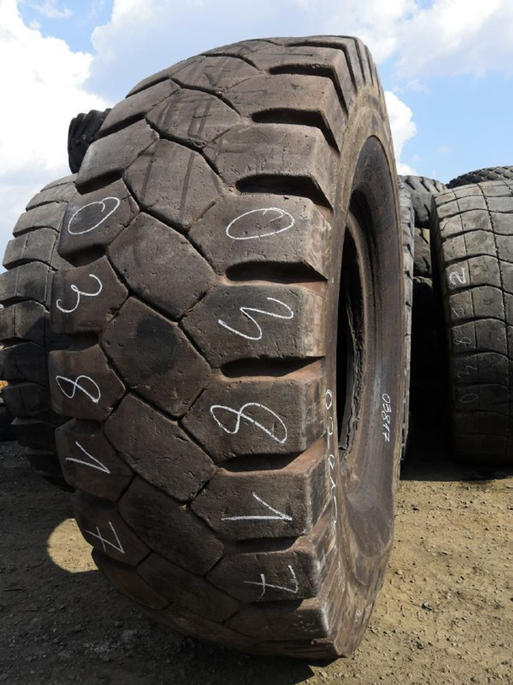 33.00R51 Bridgestone VRDP шина б/у