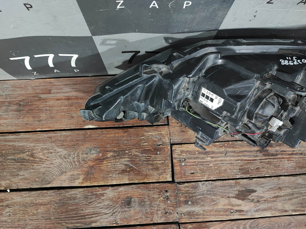 Фара правая галоген Nissan Qashqai 2 (J11) 13-19 Б/У Оригинал 260104EH2A