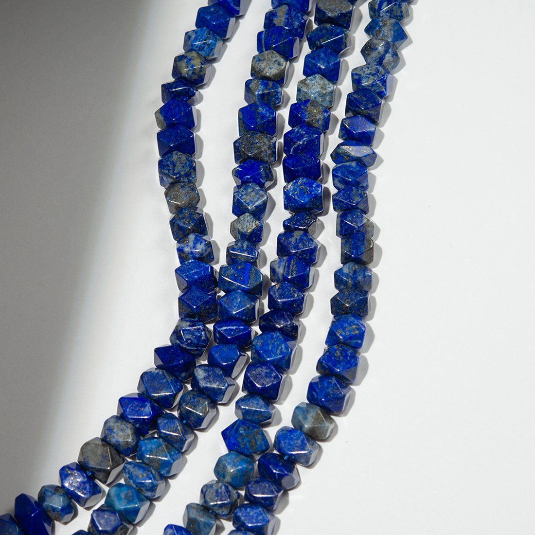 Лазурит с вкраплениями пирита натуральный, фриформ, микроогранка 8-14*6-8мм