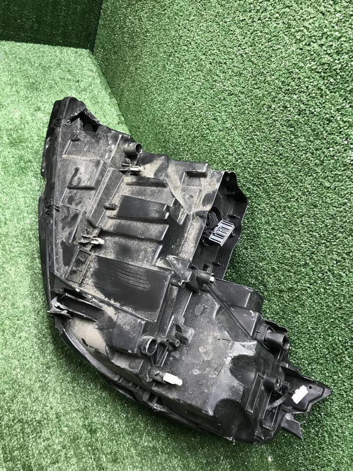 Фара правая Peugeot 3008 2 (2016-2020) LED