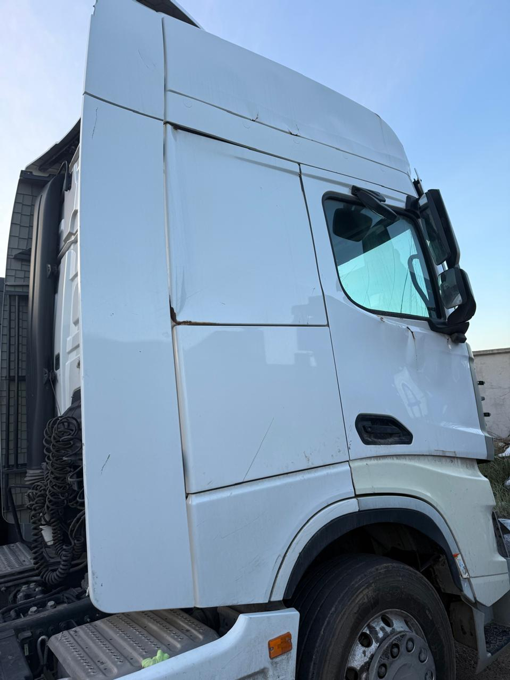 Shacman (Shaanxi) SX* 4x2 Седельный тягач SX4188YY381 (Дизельный, 12,5 л, 473 л.с., АТ)