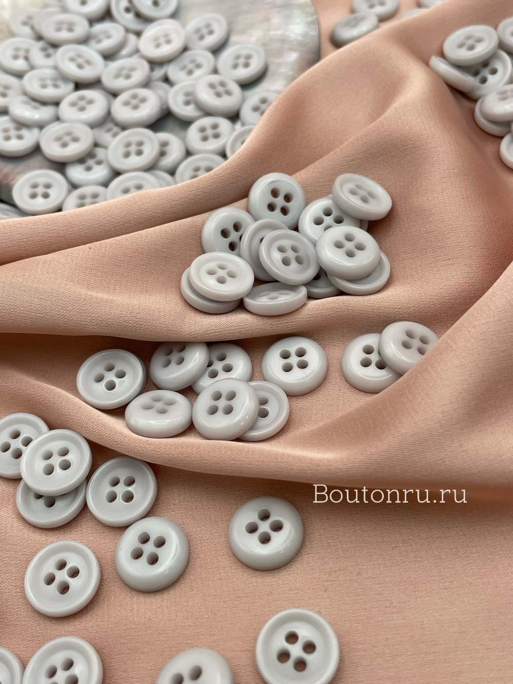 Пуговицы на прокол светло-серые
