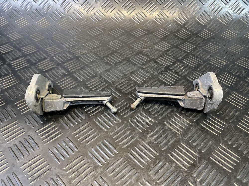 Подножки водительские Yamaha TDM850 RN03J 053989