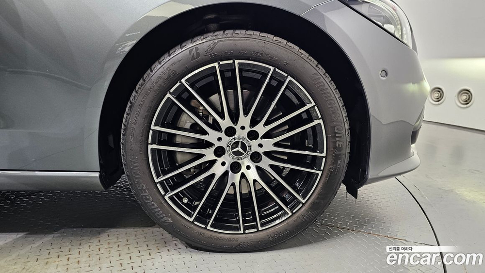 Mercedes-Benz C-Class W206 C200 Avangarde (12.2022)