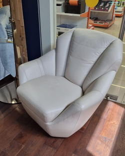 Кресло с пуфом Кристалл Britannica. Натуральная кожа, поворотный механизм.