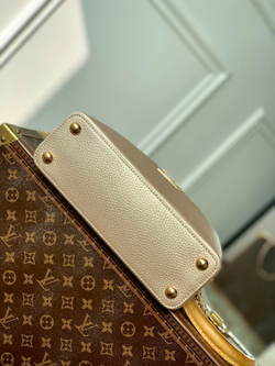 Louis Vuitton Capucines BB