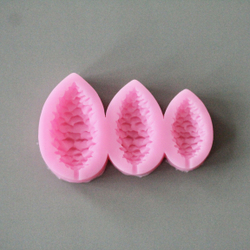 Молд силиконовый для лепки и творчества "Шишки 3 штуки" 10 см / Форма шишка для воска и мыла, гипса и полимерной глины