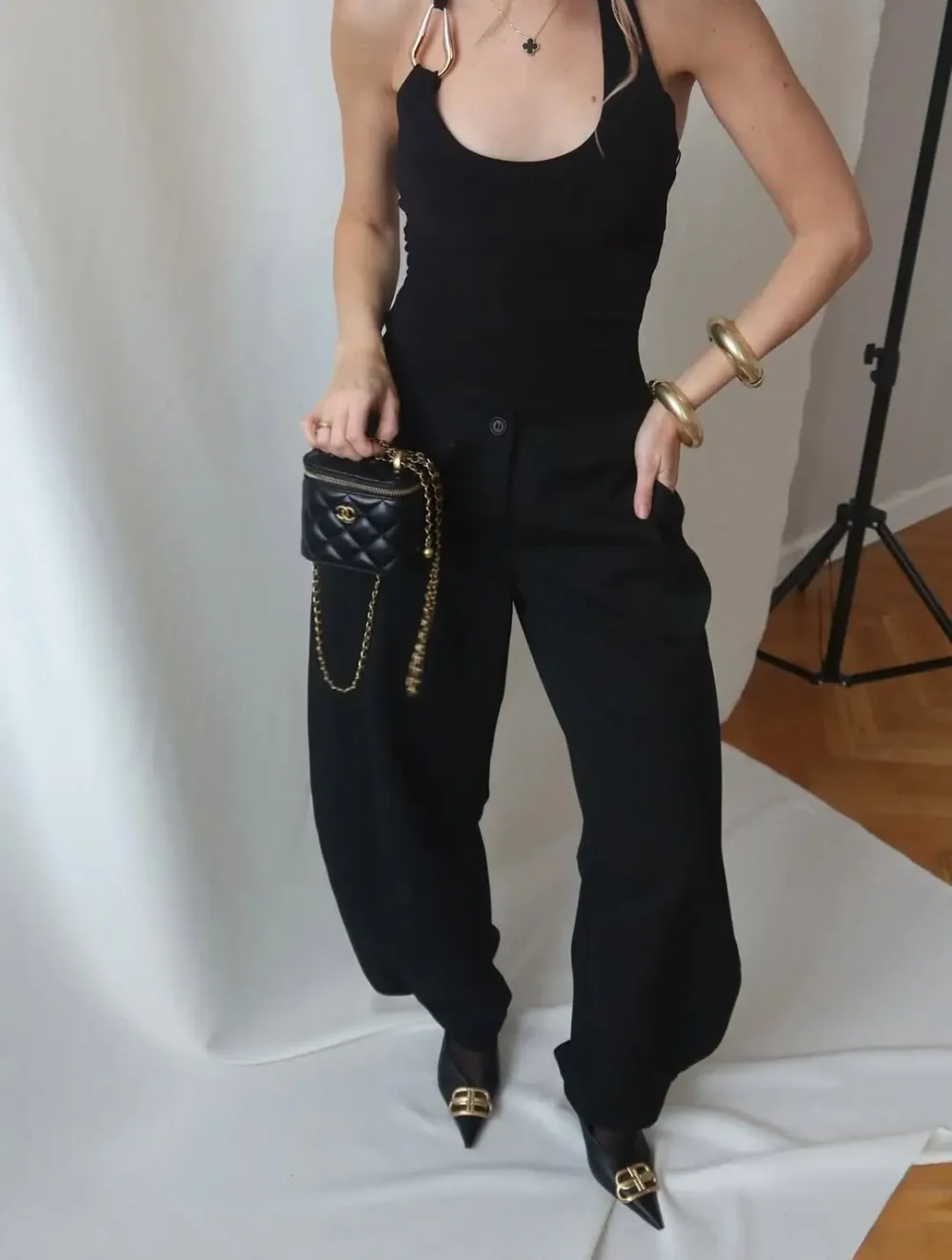 Браслет глянцевый круглой формы под золото