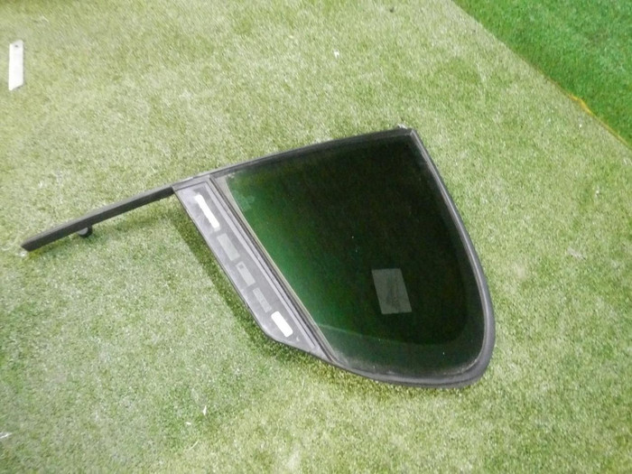 Форточка двери задняя левая BMW 7er G12 (2015-2022)